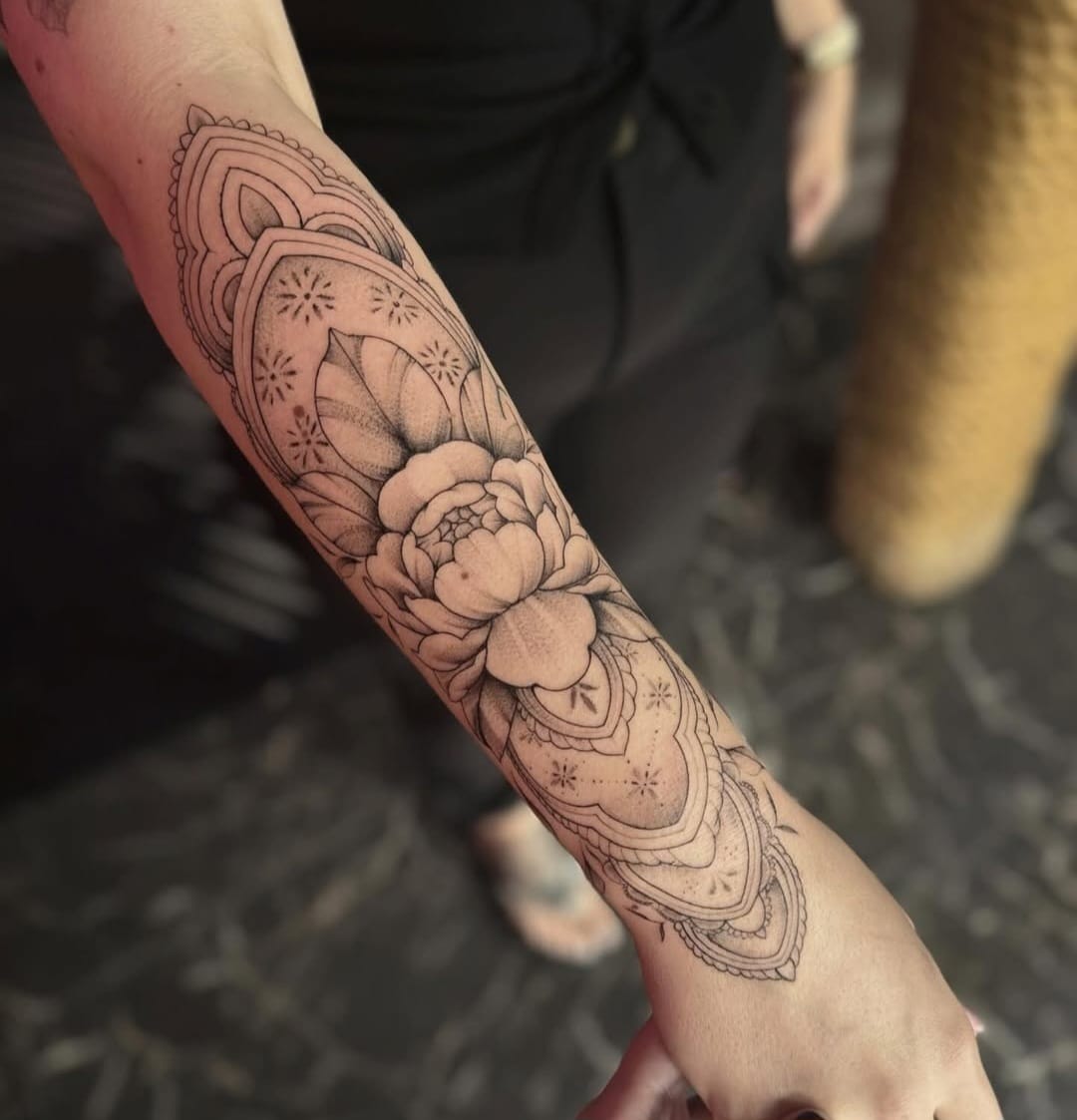 Delicate script lettering by Ana